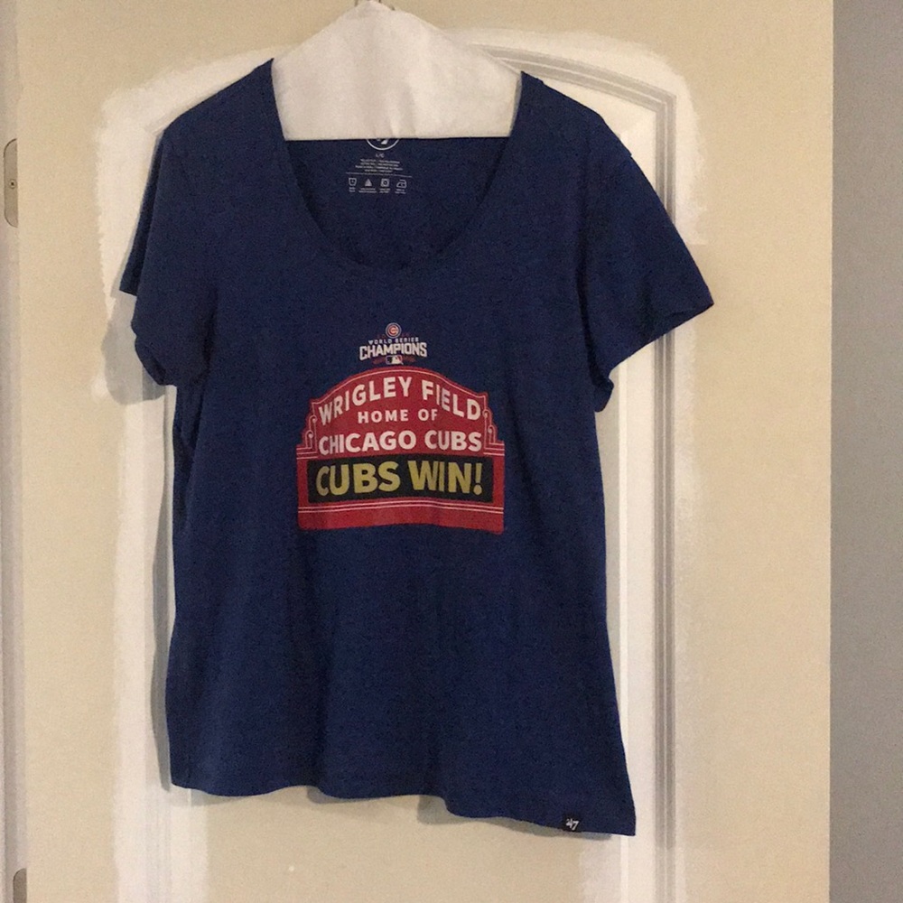 SOLD🎉Chicago Cubs Wrigley Field Tshirt size Large